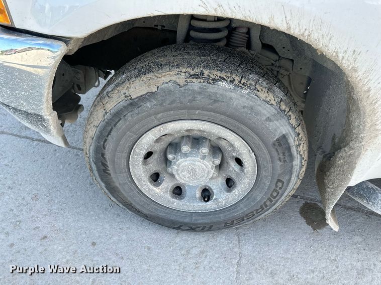 image for item DO4963 2004 Ford F250 Super Duty  SuperCab utility bed pickup truck