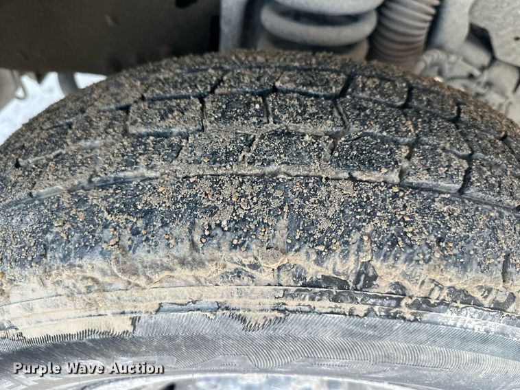 image for item DO4963 2004 Ford F250 Super Duty  SuperCab utility bed pickup truck