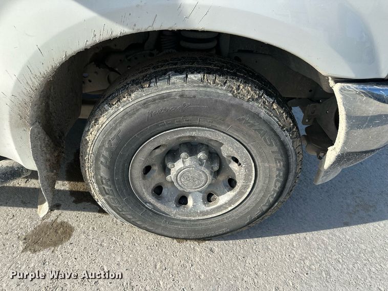 image for item DO4963 2004 Ford F250 Super Duty  SuperCab utility bed pickup truck