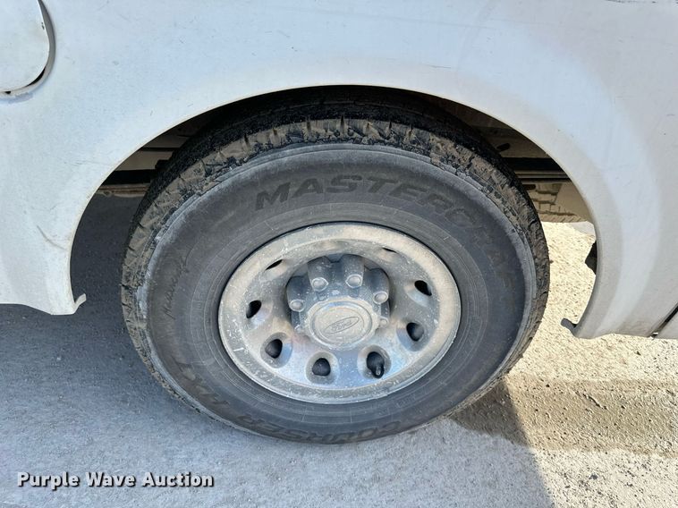 image for item DO4963 2004 Ford F250 Super Duty  SuperCab utility bed pickup truck