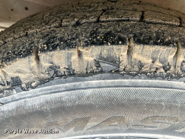 image for item DO4963 2004 Ford F250 Super Duty  SuperCab utility bed pickup truck