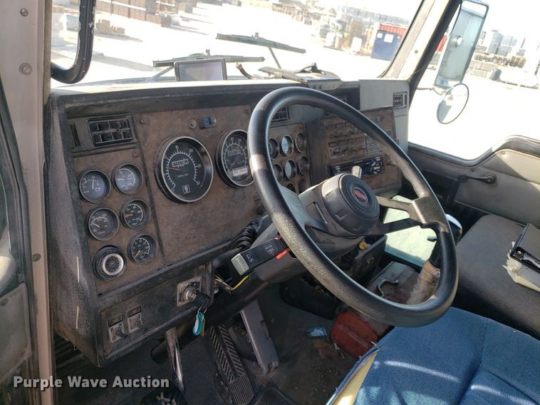 image for item DP7844 1998 Kenworth T800B  flatbed truck