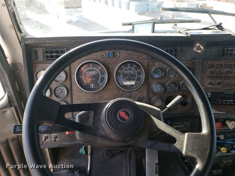 image for item DP7844 1998 Kenworth T800B  flatbed truck