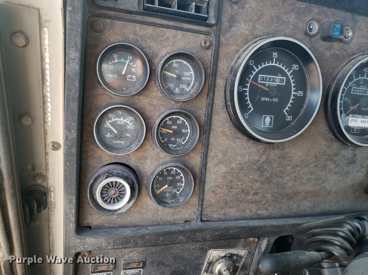 image for item DP7844 1998 Kenworth T800B  flatbed truck