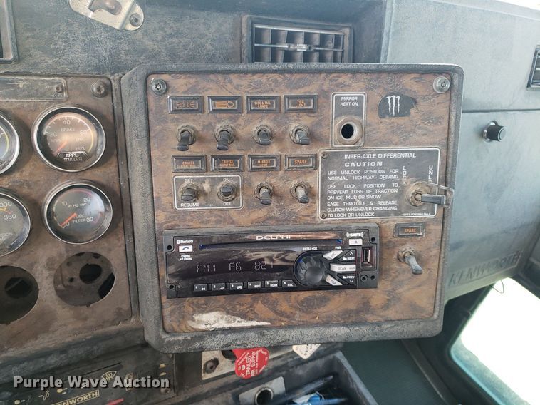 image for item DP7844 1998 Kenworth T800B  flatbed truck