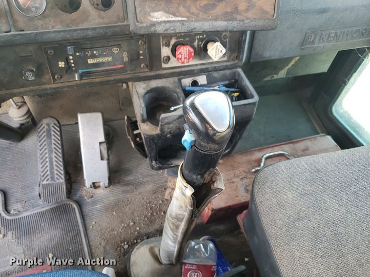 image for item DP7844 1998 Kenworth T800B  flatbed truck