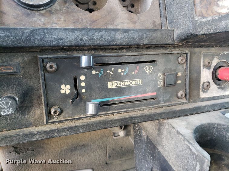 image for item DP7844 1998 Kenworth T800B  flatbed truck