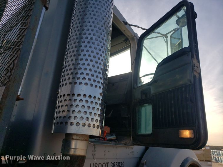 image for item DP7844 1998 Kenworth T800B  flatbed truck