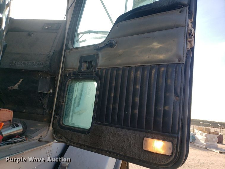 image for item DP7844 1998 Kenworth T800B  flatbed truck