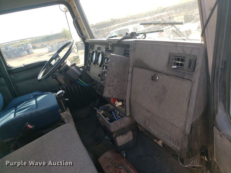 image for item DP7844 1998 Kenworth T800B  flatbed truck