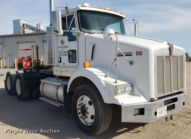 image for item DP7848 2005 Kenworth T800B  semi truck
