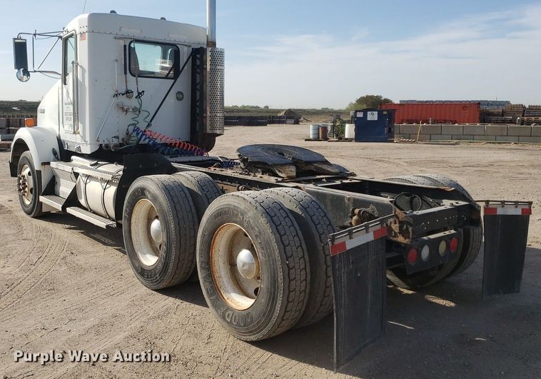 image for item DP7848 2005 Kenworth T800B  semi truck
