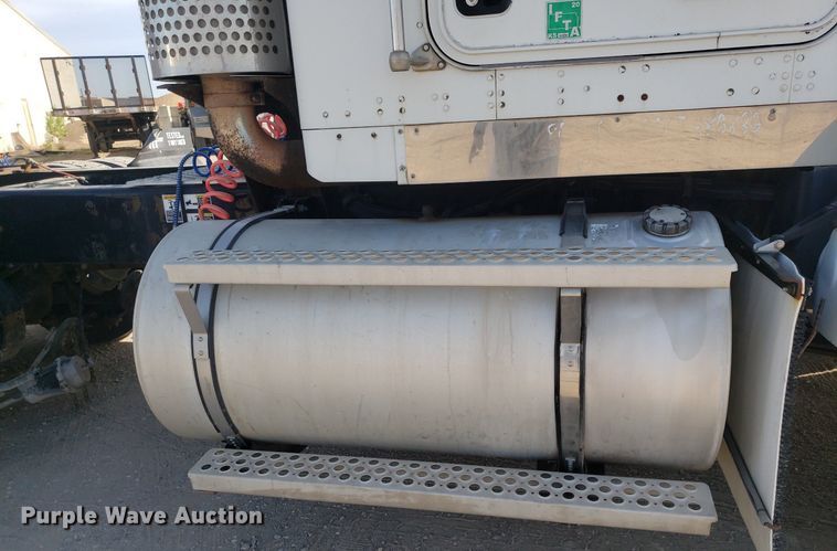 image for item DP7848 2005 Kenworth T800B  semi truck