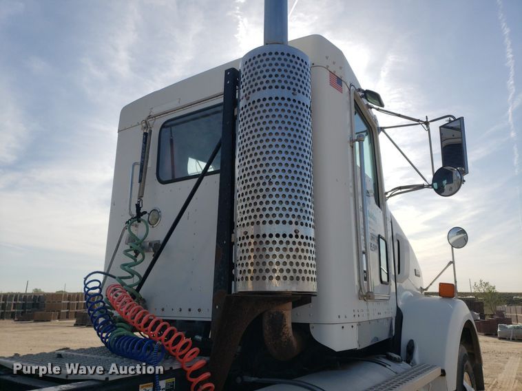 image for item DP7848 2005 Kenworth T800B  semi truck