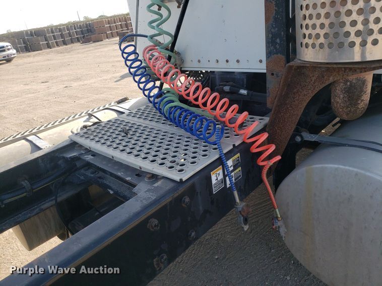 image for item DP7848 2005 Kenworth T800B  semi truck