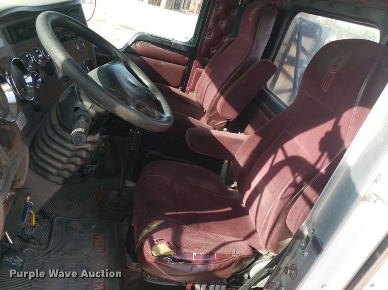 image for item DP7848 2005 Kenworth T800B  semi truck