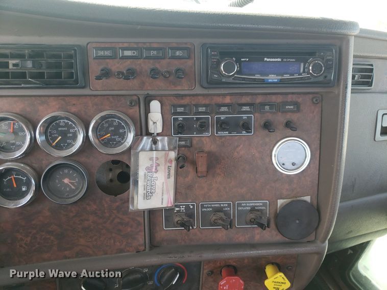 image for item DP7848 2005 Kenworth T800B  semi truck