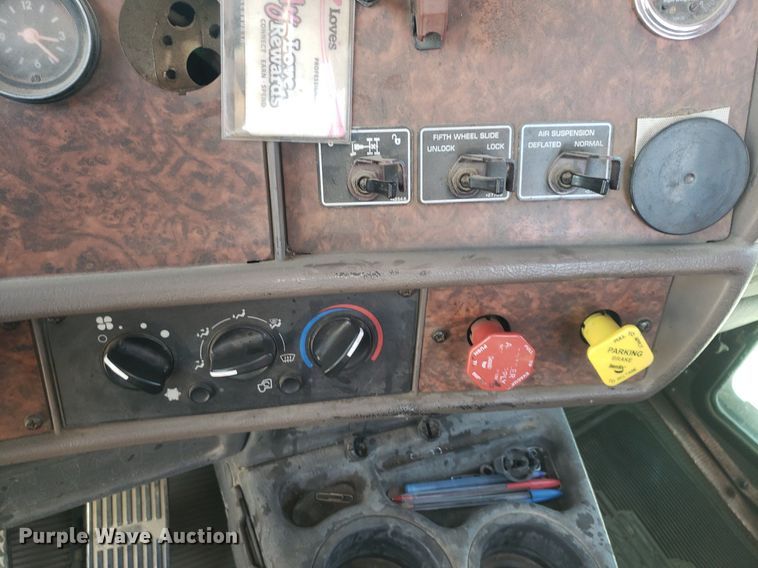 image for item DP7848 2005 Kenworth T800B  semi truck