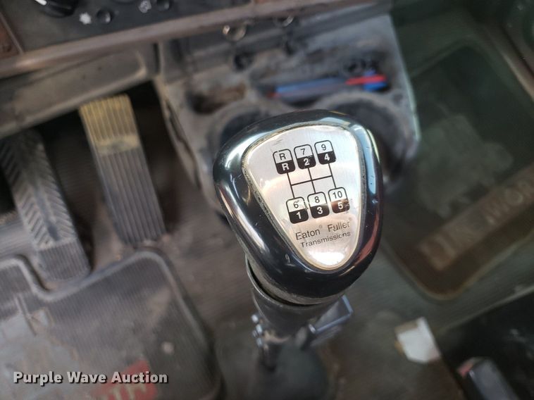 image for item DP7848 2005 Kenworth T800B  semi truck