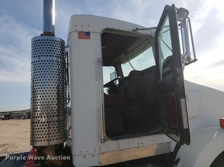 image for item DP7848 2005 Kenworth T800B  semi truck