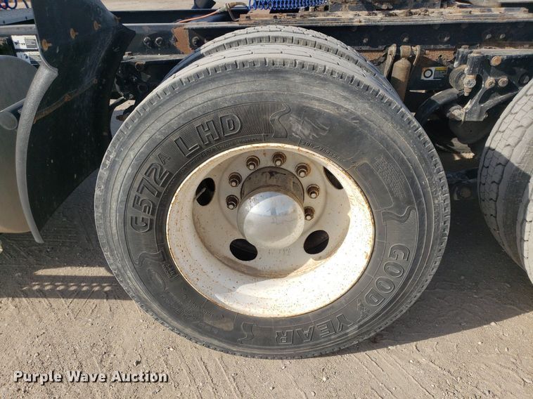 image for item DP7848 2005 Kenworth T800B  semi truck