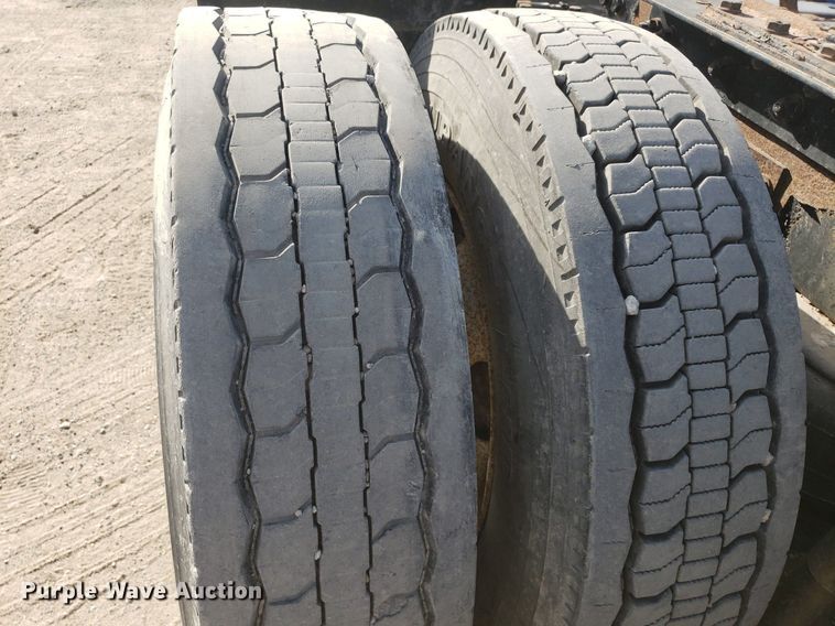 image for item DP7848 2005 Kenworth T800B  semi truck