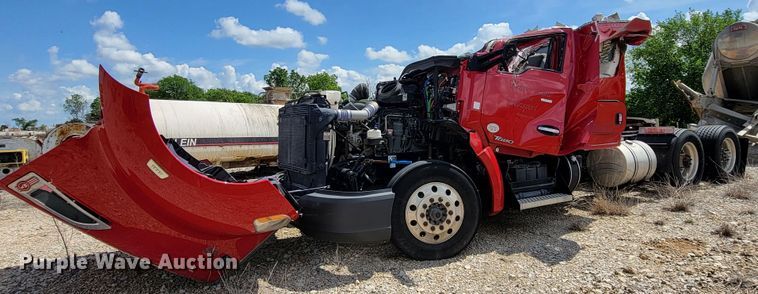 image for item HY9020 2015 Kenworth T680  semi truck