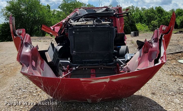 image for item HY9020 2015 Kenworth T680  semi truck