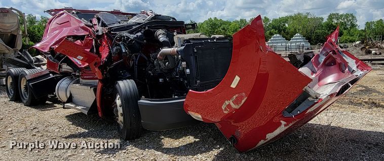 image for item HY9020 2015 Kenworth T680  semi truck