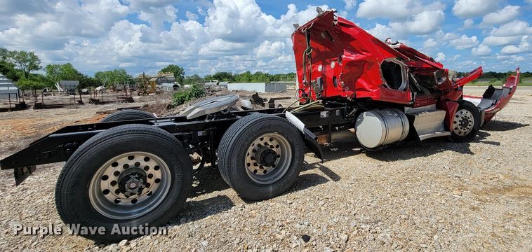 image for item HY9020 2015 Kenworth T680  semi truck