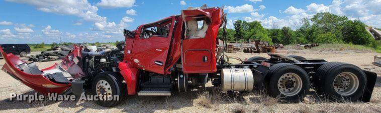 image for item HY9020 2015 Kenworth T680  semi truck