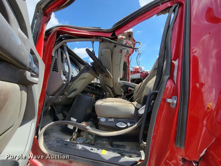 image for item HY9020 2015 Kenworth T680  semi truck