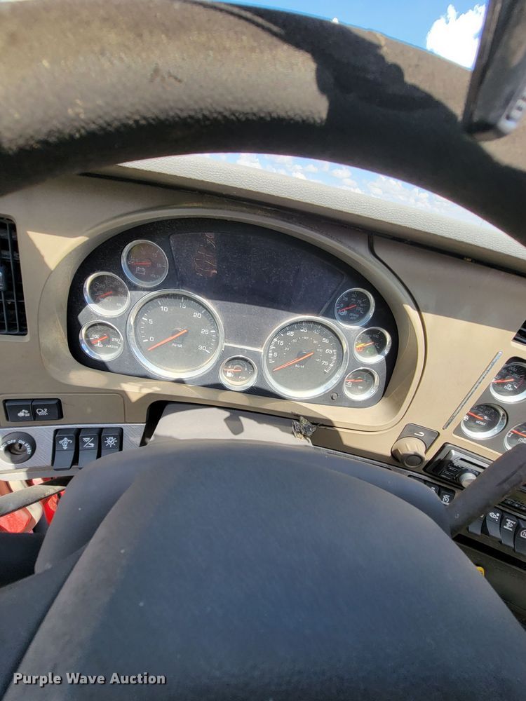 image for item HY9020 2015 Kenworth T680  semi truck