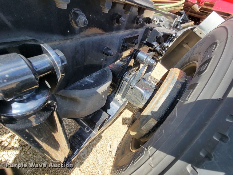 image for item HY9020 2015 Kenworth T680  semi truck