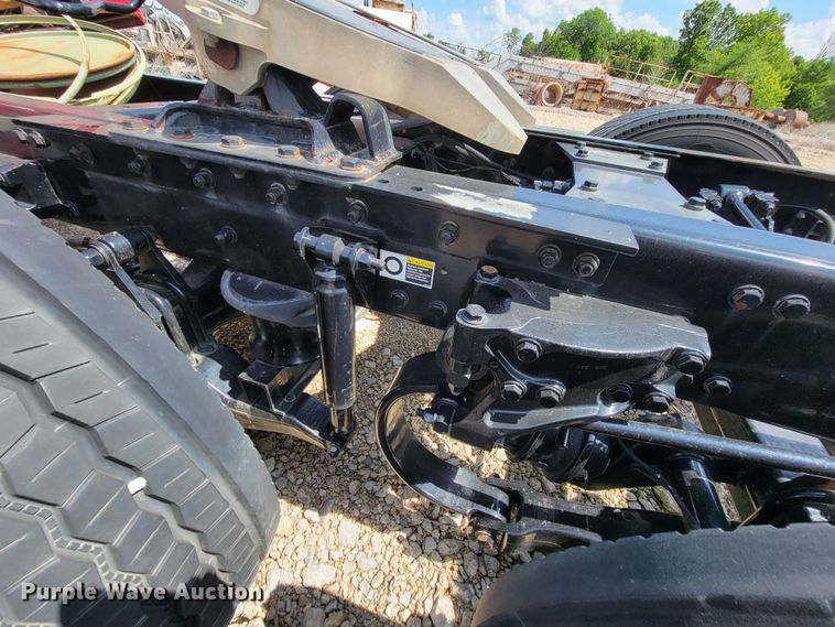 image for item HY9020 2015 Kenworth T680  semi truck