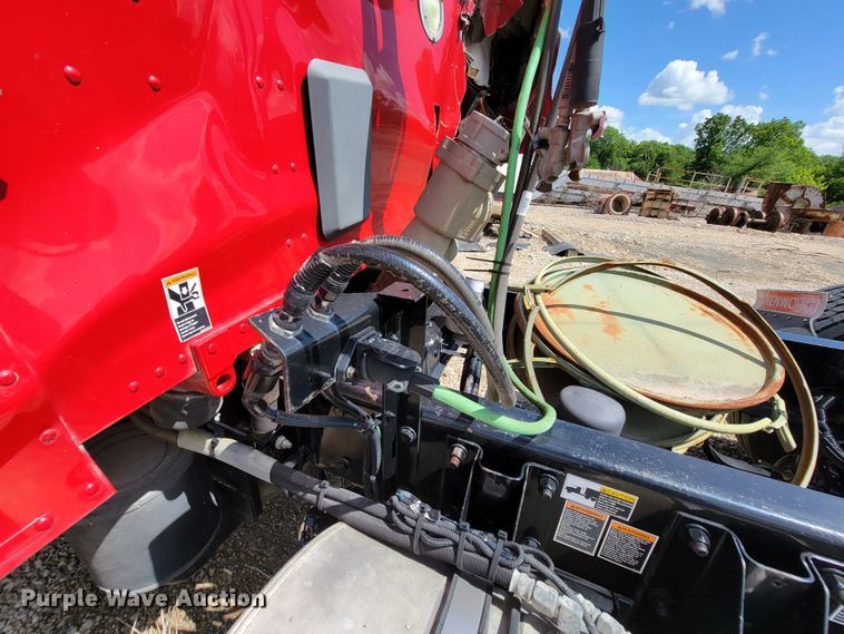 image for item HY9020 2015 Kenworth T680  semi truck