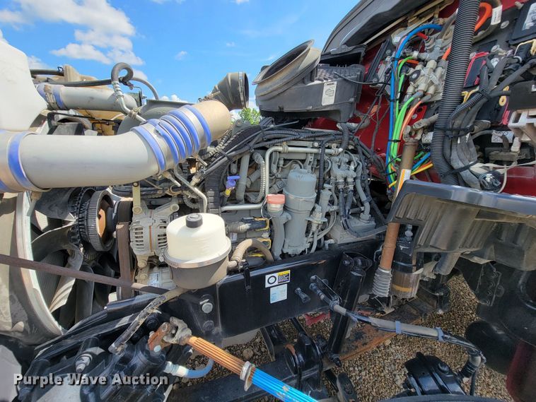 image for item HY9020 2015 Kenworth T680  semi truck