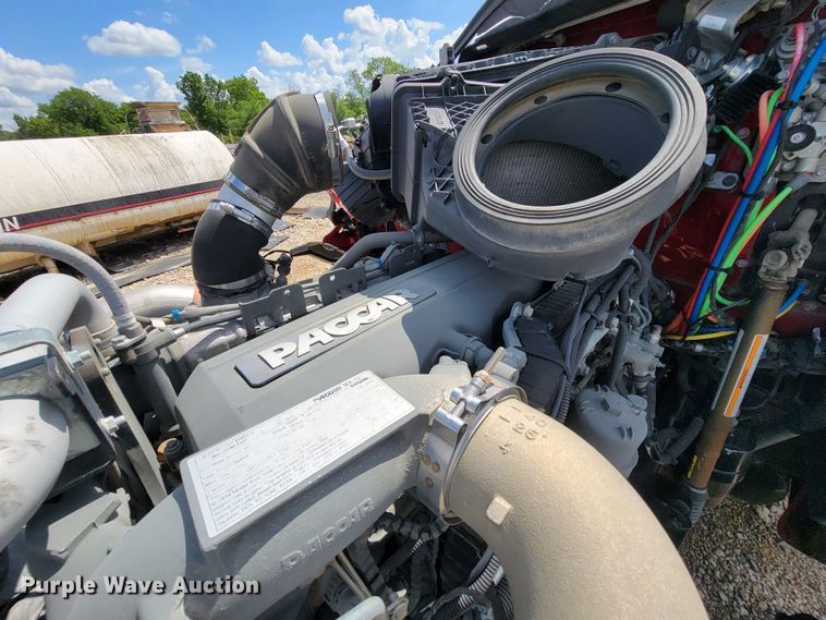 image for item HY9020 2015 Kenworth T680  semi truck