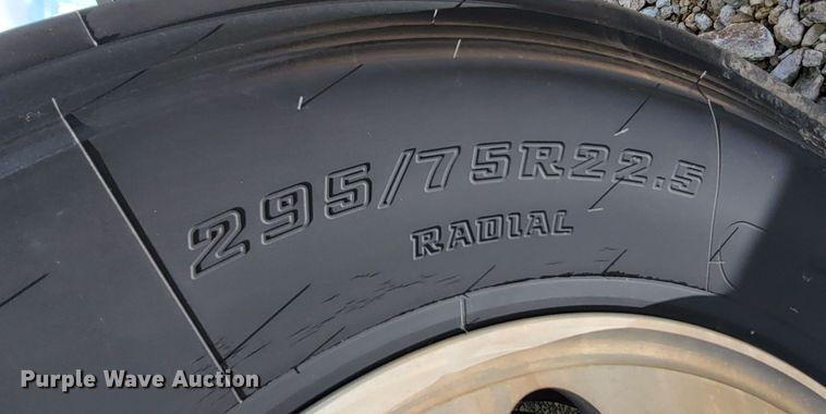 image for item HY9020 2015 Kenworth T680  semi truck