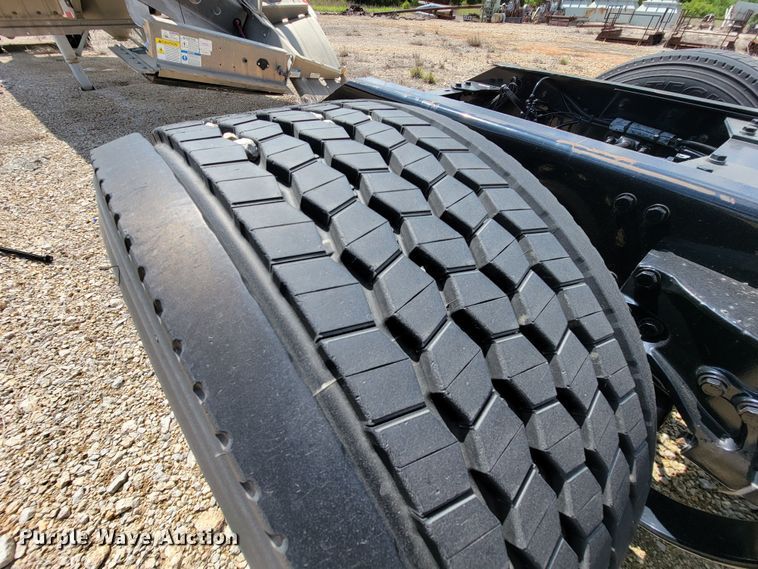 image for item HY9020 2015 Kenworth T680  semi truck