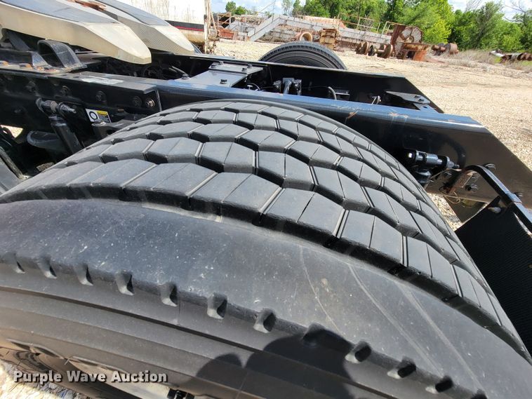 image for item HY9020 2015 Kenworth T680  semi truck