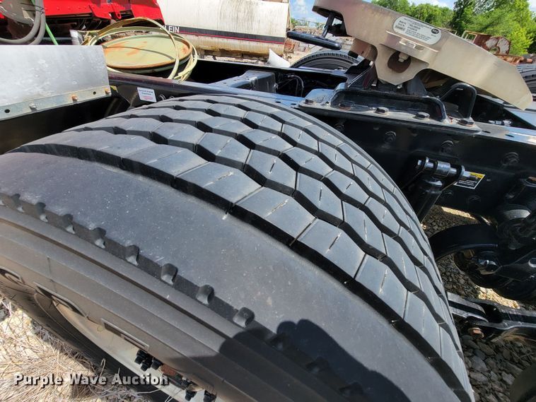 image for item HY9020 2015 Kenworth T680  semi truck