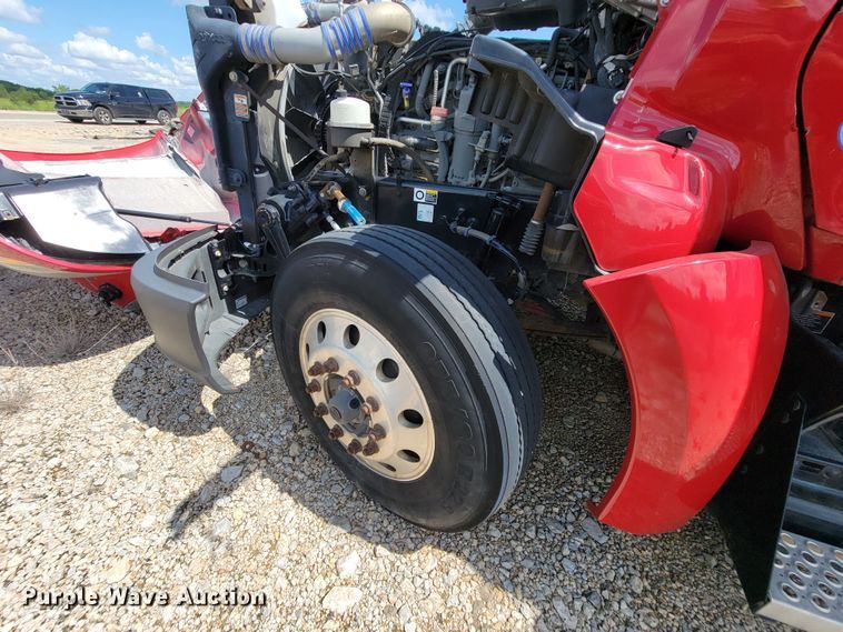 image for item HY9020 2015 Kenworth T680  semi truck