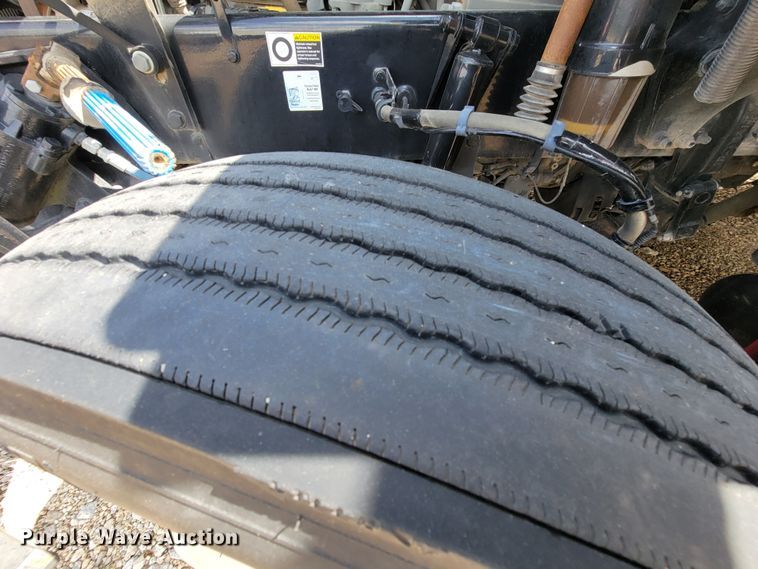 image for item HY9020 2015 Kenworth T680  semi truck