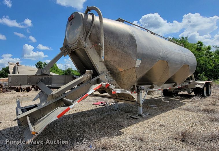 image for item HY9021 2015 Heil  pneumatic dry bulk trailer