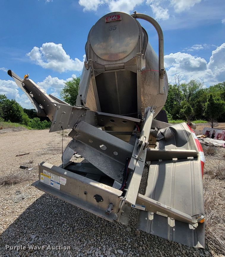 image for item HY9021 2015 Heil  pneumatic dry bulk trailer