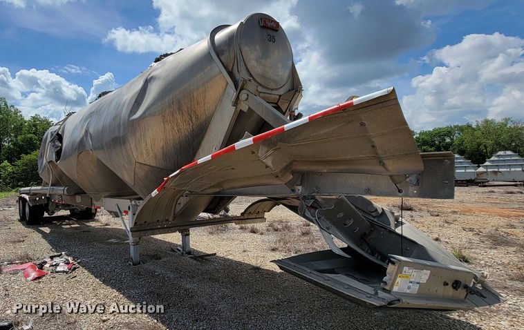 image for item HY9021 2015 Heil  pneumatic dry bulk trailer