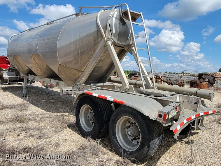 image for item HY9021 2015 Heil  pneumatic dry bulk trailer