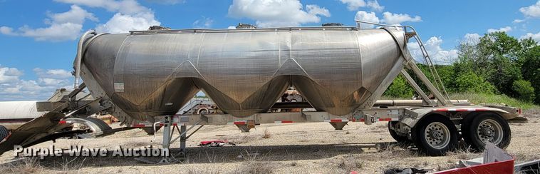 image for item HY9021 2015 Heil  pneumatic dry bulk trailer