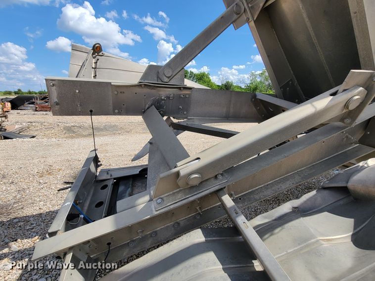 image for item HY9021 2015 Heil  pneumatic dry bulk trailer